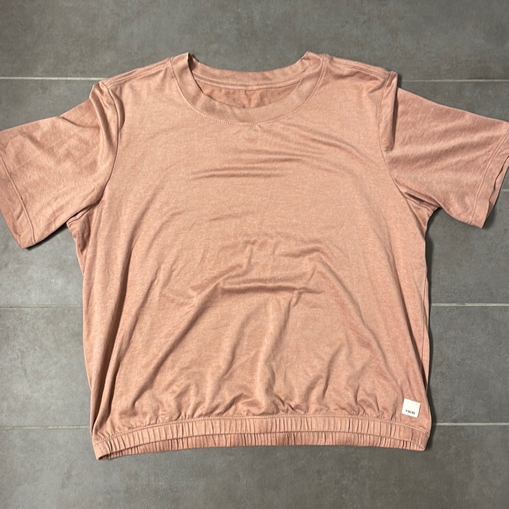 Vuori Balance Tee in burnt clay heather